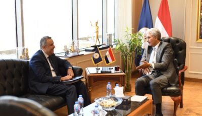 وزير السياحة يلتقي سفير مصر الجديد في واشنطن لبحث تعزيز الترويج للمقصد المصري
