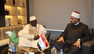 أمين عام «الأعلى للشئون الإسلامية» يبحث تعزيز سبل التعاون مع رئيس مجلس الإفتاء الكاميروني